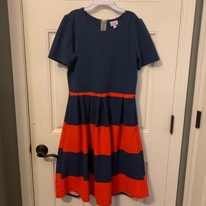 Like new Lularoe Amelia size large